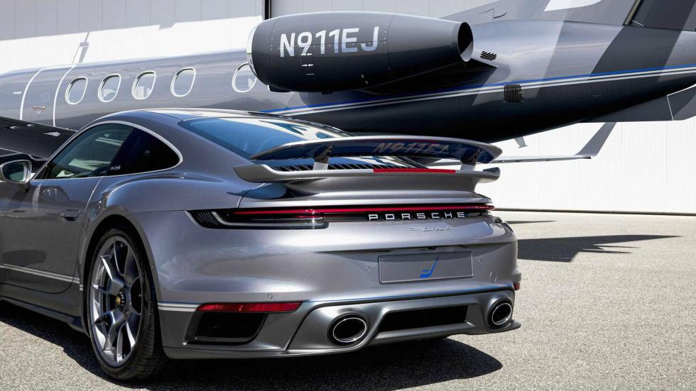 Με ένα Embraer Phenom 300E δώρο μία Porsche 911 Turbo S